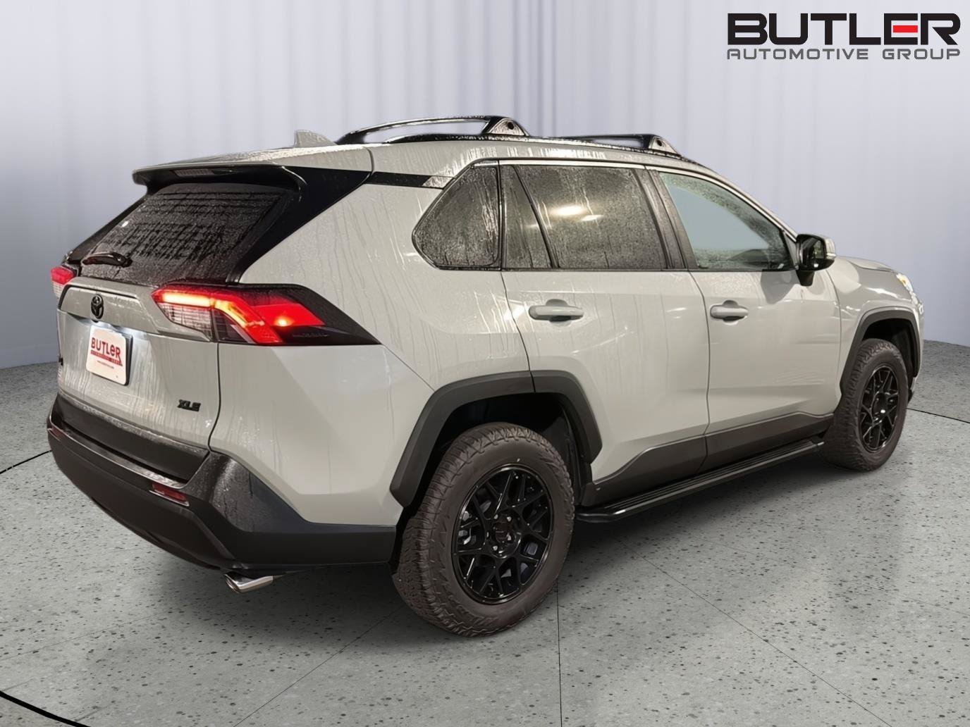 Certified 2022 Toyota RAV4 XLE w/ Convenience Package FWD image 6