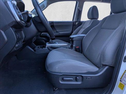 Used 2022 Toyota Tacoma SR5 RWD image 16