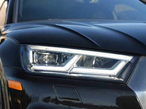 Used 2018 Audi SQ5 Premium Plus image 7