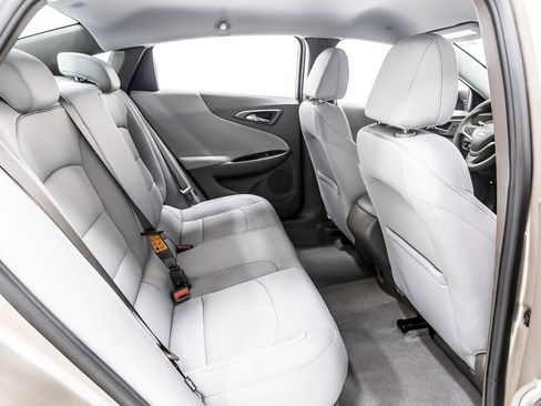 Used 2022 Chevrolet Malibu LS FWD image 33