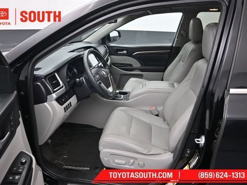 Used 2016 Toyota Highlander Limited AWD/4WD image 9
