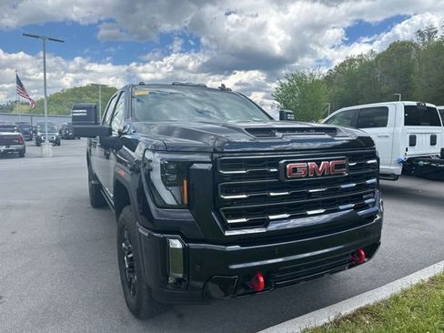 Used 2024 GMC Sierra 2500 AT4 w/ AT4 Preferred Package image 9