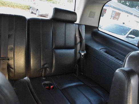 Used 2010 GMC Yukon Denali image 16