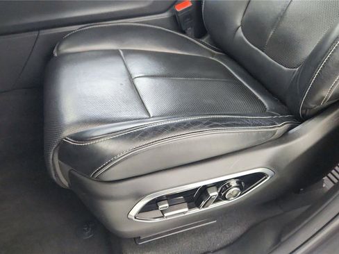 Used 2022 Jeep Grand Cherokee Overland w/ Luxury Tech Group IV image 24