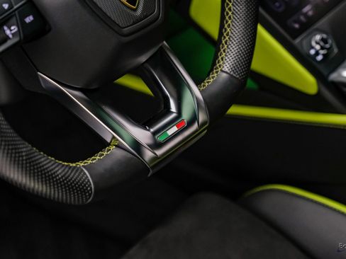 Used 2022 Lamborghini Urus AWD/4WD image 53