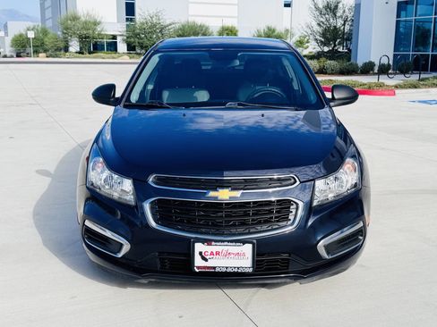 Used 2015 Chevrolet Cruze LS image 2