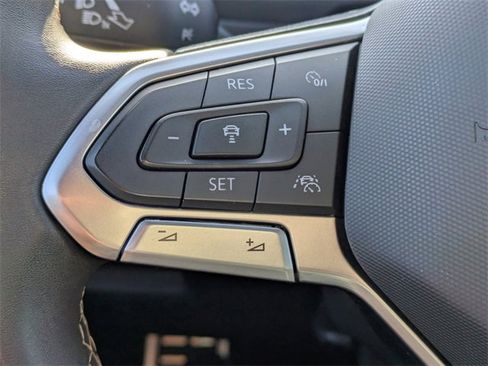 Certified 2023 Volkswagen Tiguan SE R-Line image 28