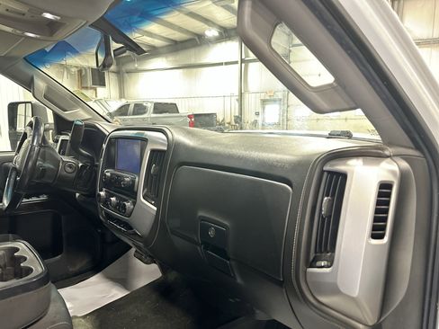 Used 2017 GMC Sierra 2500 SLE w/ HD SLE Preferred Plus Package AWD/4WD image 4