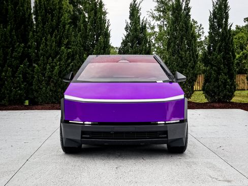 Used 2025 Tesla Cybertruck AWD Crew Cab image 3