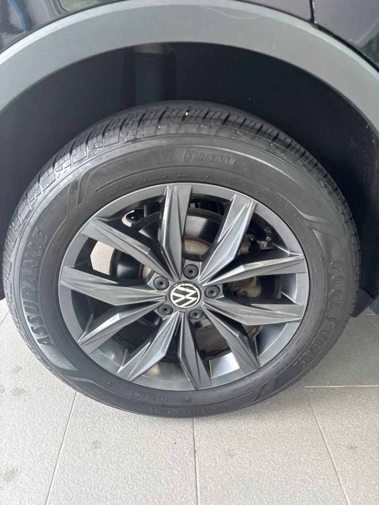 Used 2023 Volkswagen Tiguan SE AWD/4WD image 11