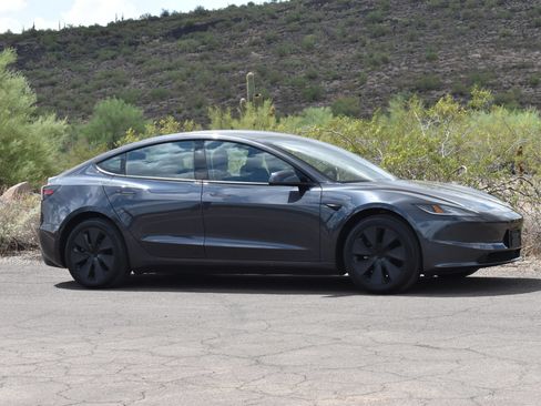 Used 2024 Tesla Model 3 Standard Range RWD image 3