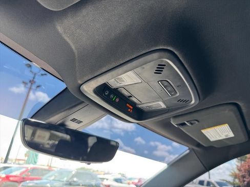 Used 2023 Chevrolet Traverse LT FWD image 25