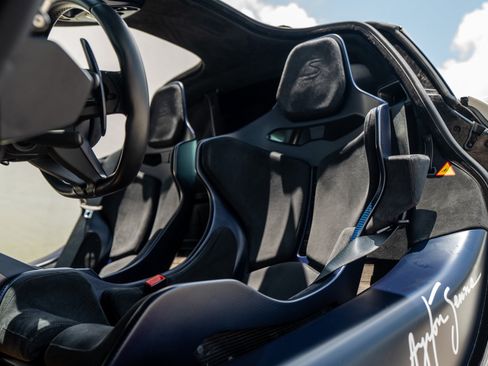 Used 2019 McLaren Senna RWD image 16