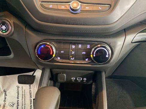 Used 2023 Chevrolet TrailBlazer LT FWD image 42