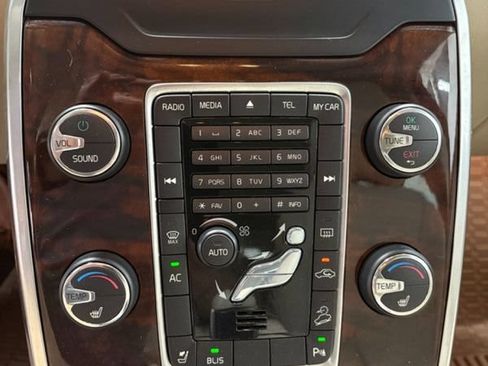 Used 2012 Volvo XC70 3.2 Premier Plus AWD/4WD image 21