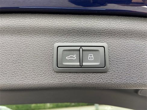 Used 2024 Audi Q3 2.0T Premium w/ Convenience Package image 31