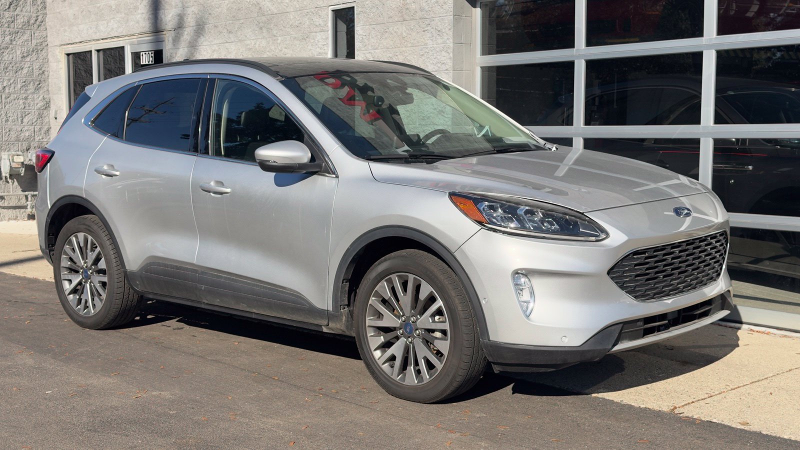 Used 2020 Ford Escape Titanium w/ Titanium Premium Package 2.0 AWD/4WD image 8
