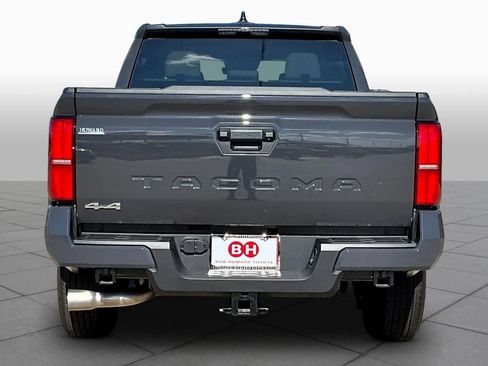 Used 2025 Toyota Tacoma SR5 image 5