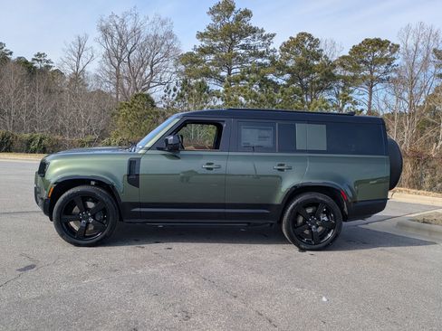 New 2026 Land Rover Defender 130 X-Dynamic SE image 8