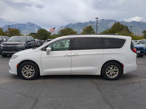 Used 2022 Chrysler Pacifica Touring-L FWD image 9