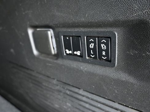 Used 2021 GMC Yukon XL Denali w/ Denali Premium Package image 33