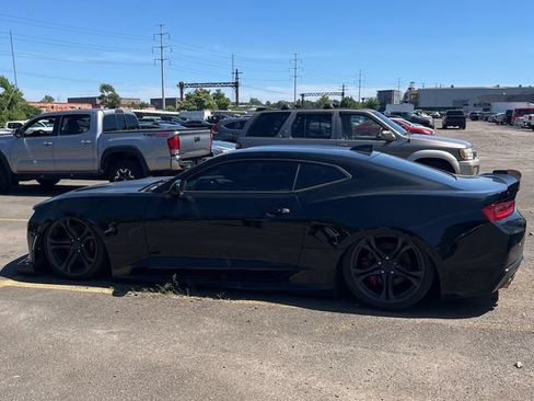 Used 2018 Chevrolet Camaro SS RWD image 7