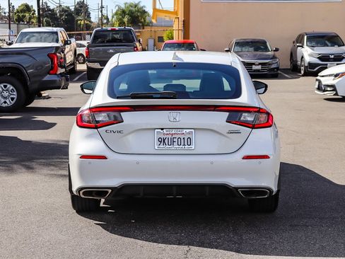 Used 2024 Honda Civic Sport Touring image 9