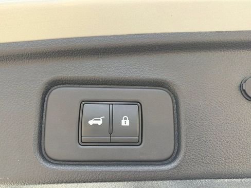 Certified 2025 Nissan Pathfinder SV image 11