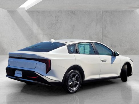 Used 2025 Kia K4 LXS image 4