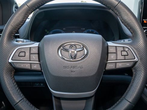 Certified 2025 Toyota Sienna Limited image 14