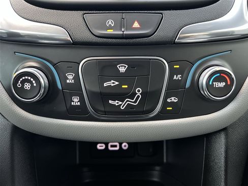 Used 2023 Chevrolet Equinox LT image 19