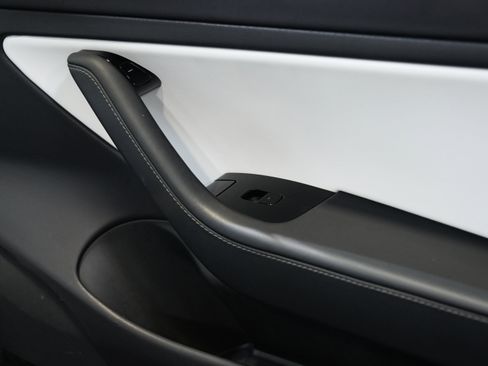 Used 2019 Tesla Model 3 Performance image 23