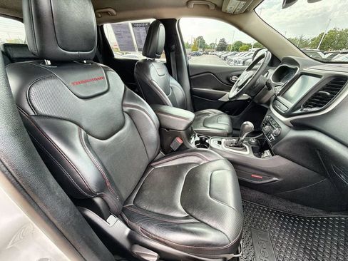 Used 2017 Jeep Cherokee Trailhawk AWD/4WD image 23