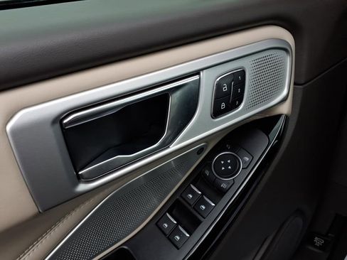 Used 2021 Ford Explorer Platinum w/ Equipment Group 601A image 16