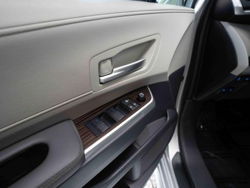 Used 2023 Toyota Sienna XLE FWD image 7