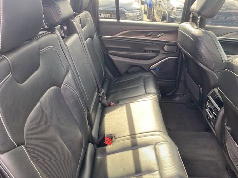 Used 2022 Jeep Grand Cherokee Overland AWD/4WD image 11