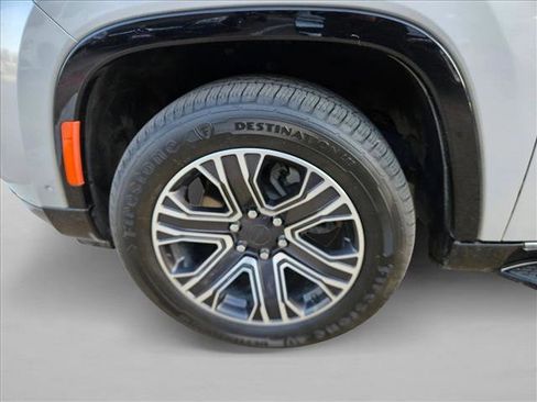 Used 2022 Jeep Wagoneer Series III w/ Flexible Seating Group image 25