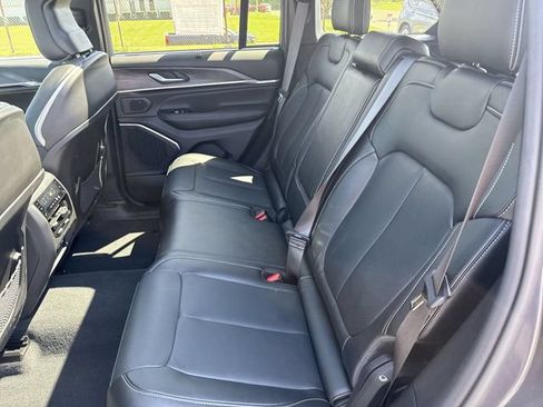 Used 2023 Jeep Grand Cherokee Overland w/ Luxury Tech Group IV AWD/4WD image 27