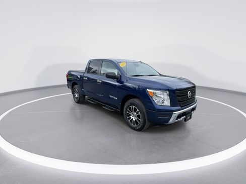 Used 2021 Nissan Titan SV w/ SV Convenience Package image 4
