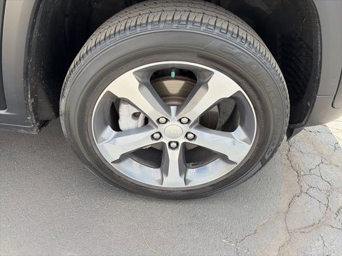 Used 2023 Jeep Grand Cherokee Limited AWD/4WD image 8