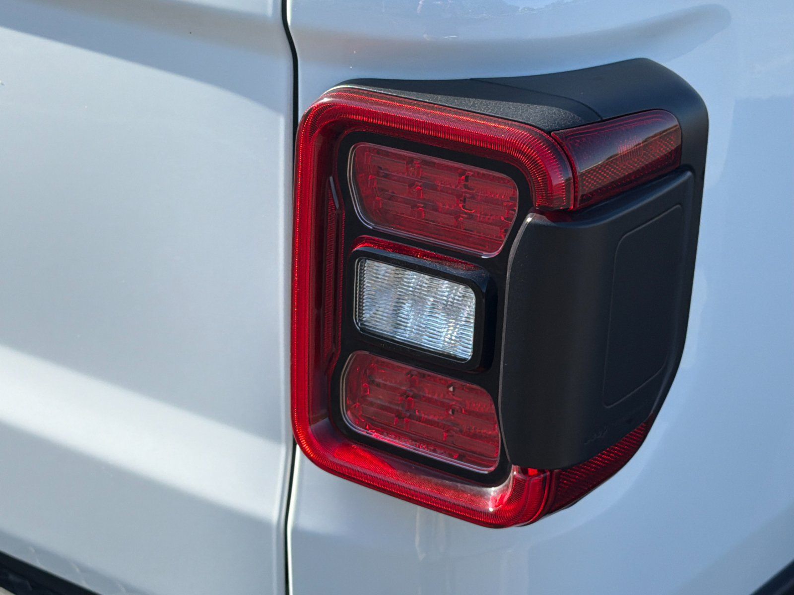 Used 2026 Jeep Gladiator Mojave AWD/4WD image 38