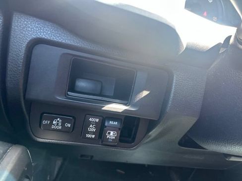 Used 2017 Toyota Tacoma TRD Off-Road w/ Tow Package (A/T) AWD/4WD image 18