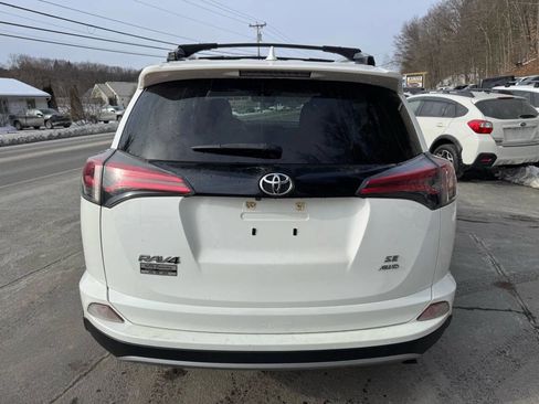 Used 2018 Toyota RAV4 SE image 4
