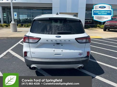 Used 2020 Ford Escape SE image 25