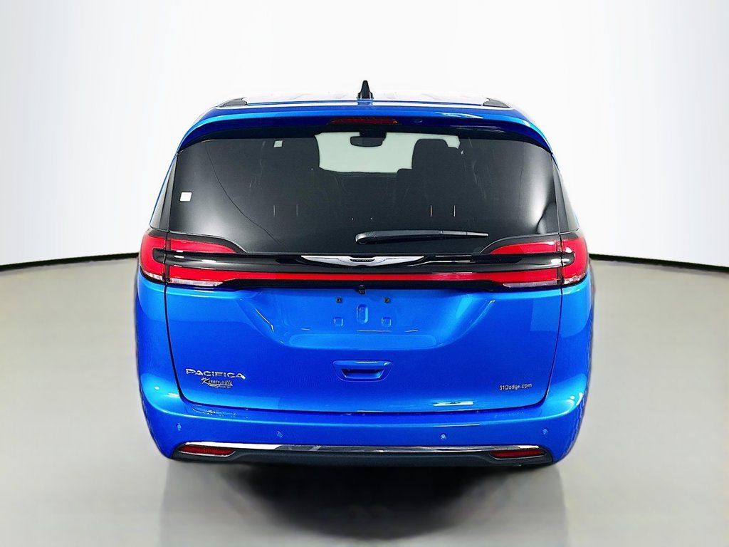 New 2026 Chrysler Pacifica Select FWD image 6