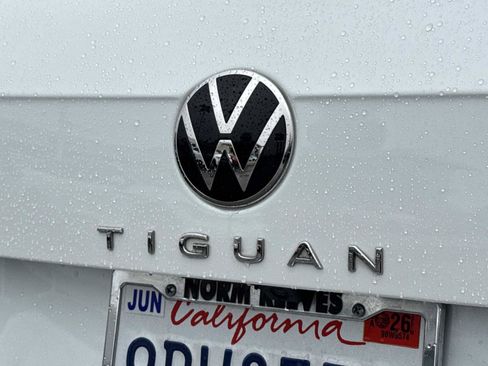 Certified 2022 Volkswagen Tiguan SE R-Line image 28