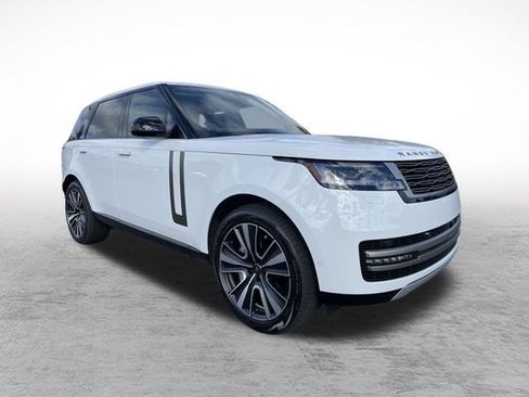 New 2025 Land Rover Range Rover SE image 3