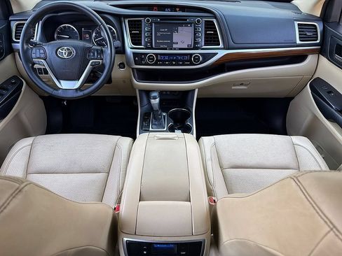 Used 2018 Toyota Highlander Limited FWD image 10