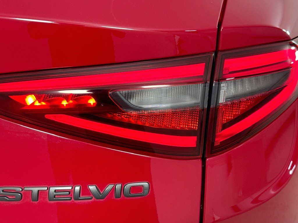 Used 2020 Alfa Romeo Stelvio AWD w/ Nero Edizione image 33