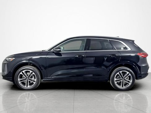 Used 2025 Audi Q5 Premium w/ 19" Wheel Package image 2